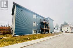 Side view, parking at back - 