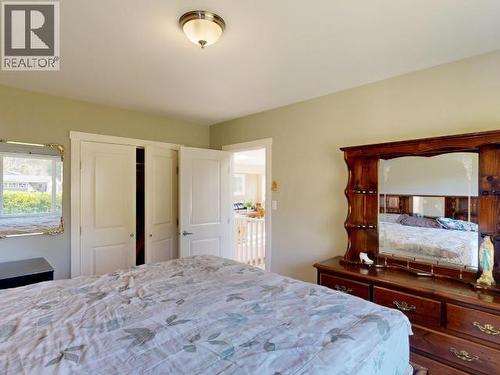 3004 Pebble Beach Road, Powell River, BC - Indoor Photo Showing Bedroom