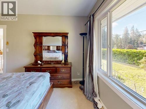 3004 Pebble Beach Road, Powell River, BC - Indoor Photo Showing Bedroom