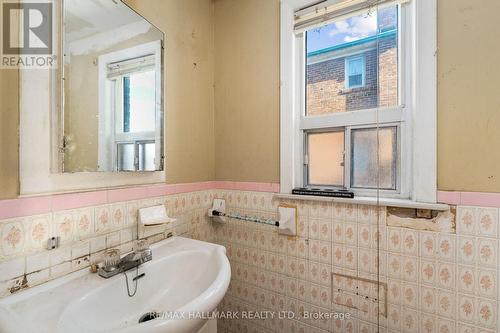 25 Falstaff Avenue, Toronto, ON - Indoor Photo Showing Bathroom