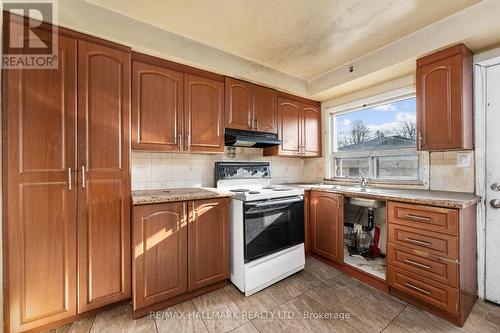 25 Falstaff Avenue, Toronto, ON - Indoor Photo Showing Kitchen