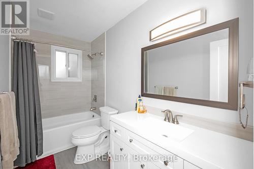 338 Delrex Boulevard, Halton Hills, ON - Indoor Photo Showing Bathroom