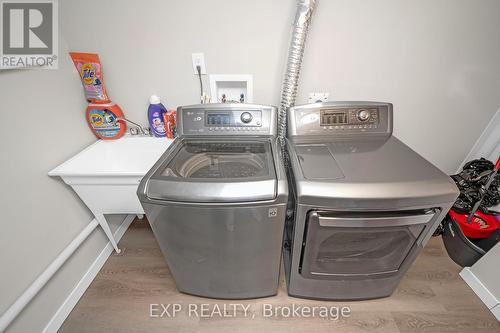 338 Delrex Boulevard, Halton Hills, ON - Indoor Photo Showing Laundry Room
