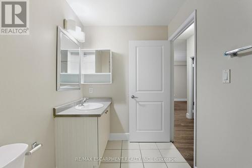 203 - 149 Main Street W, Hamilton, ON - Indoor Photo Showing Bathroom