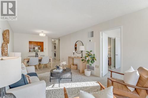 404 - 1270 Maple Crossing Boulevard, Burlington, ON - Indoor Photo Showing Living Room