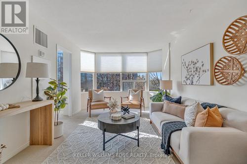 404 - 1270 Maple Crossing Boulevard, Burlington, ON - Indoor Photo Showing Living Room