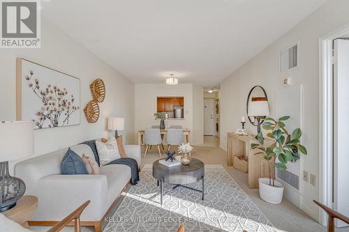404 - 1270 Maple Crossing Boulevard, Burlington, ON - Indoor Photo Showing Living Room