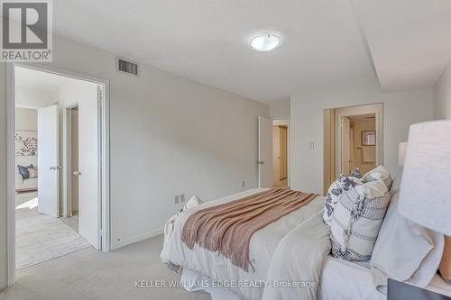 404 - 1270 Maple Crossing Boulevard, Burlington, ON - Indoor Photo Showing Bedroom