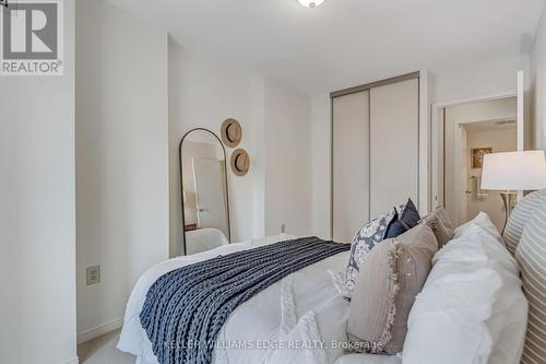 404 - 1270 Maple Crossing Boulevard, Burlington, ON - Indoor Photo Showing Bedroom