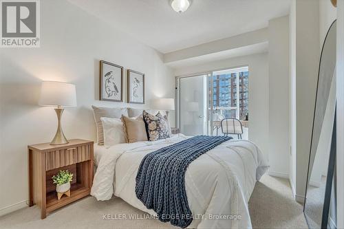 404 - 1270 Maple Crossing Boulevard, Burlington, ON - Indoor Photo Showing Bedroom
