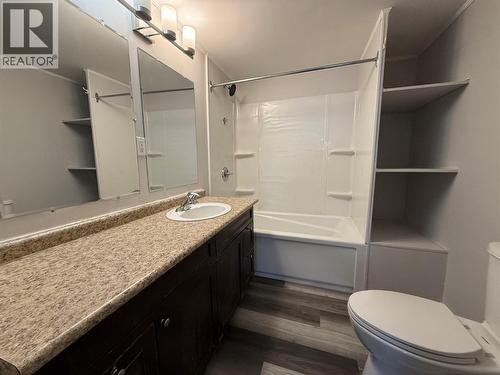 308 99 Avenue, Dawson Creek, BC - Indoor Photo Showing Bathroom
