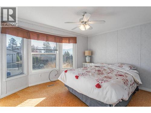 2550 Hollywood Road N Unit# 121, Kelowna, BC - Indoor Photo Showing Bedroom