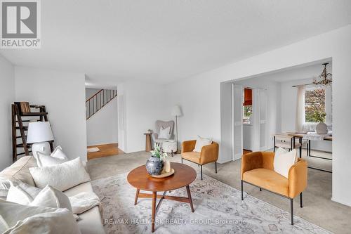 3407 Mccarthy Road, Ottawa, ON - Indoor Photo Showing Living Room