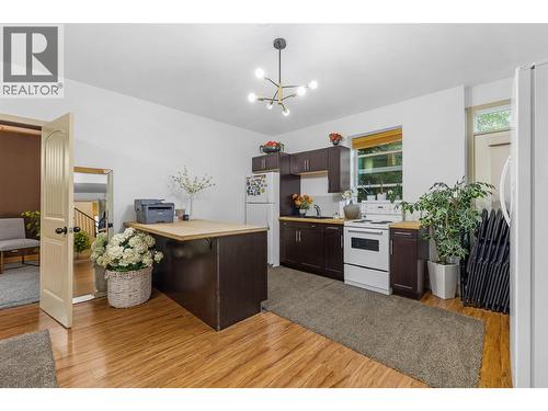 5067 Seon Crescent, Kelowna, BC - Indoor Photo Showing Kitchen