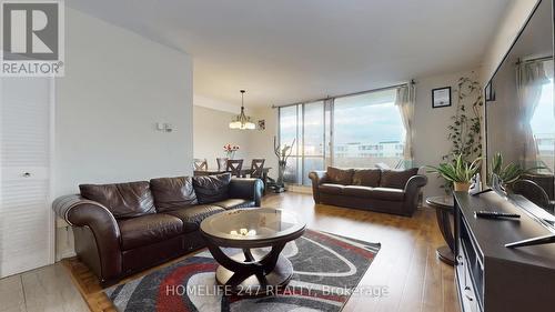 Ph 04 - 5 Massey Square, Toronto, ON - Indoor Photo Showing Living Room