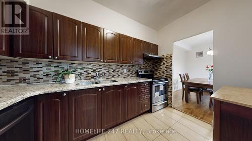 Ph 04 - 5 Massey Square, Toronto, ON - Indoor Photo Showing Kitchen