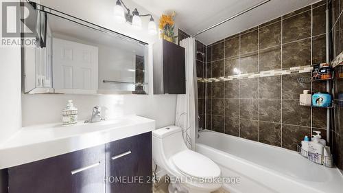 Ph 04 - 5 Massey Square, Toronto, ON - Indoor Photo Showing Bathroom