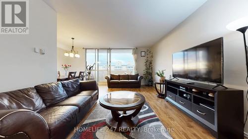 Ph 04 - 5 Massey Square, Toronto, ON - Indoor Photo Showing Living Room