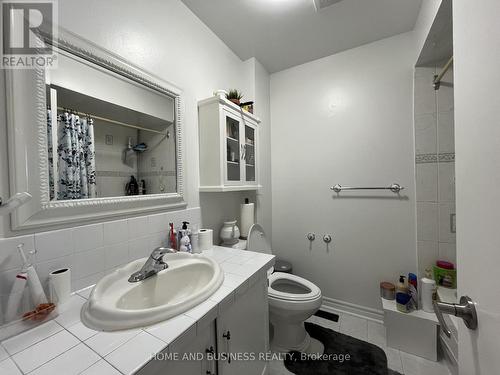 4327 Burnaby Court, Mississauga, ON - Indoor Photo Showing Bathroom