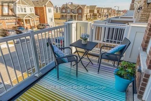 683 Laking Terrace, Milton (Cl Clarke), ON - Outdoor With Deck Patio Veranda With Exterior