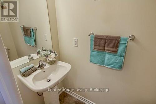 683 Laking Terrace, Milton (Cl Clarke), ON - Indoor Photo Showing Bathroom