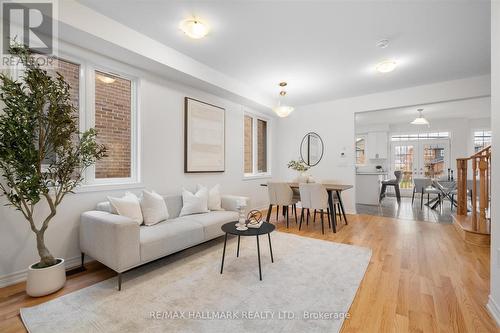 11 Tamblyn Trail, New Tecumseth, ON - Indoor Photo Showing Living Room
