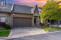 17 - 1010 CRISTINA COURT  Mississauga, ON L5J 4T7