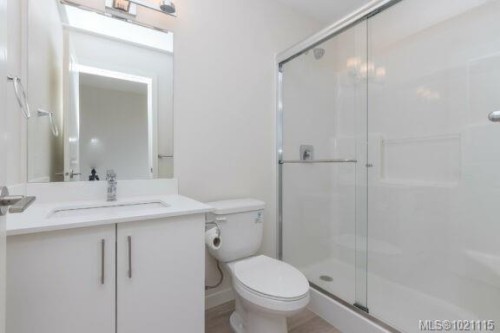 502-815 Orono Ave, Langford, BC - Indoor Photo Showing Bathroom