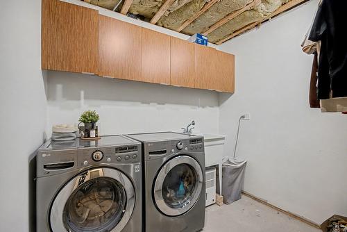 Salle de lavage - 23 Rue Arcand, Saint-Jean-Sur-Richelieu, QC - Indoor Photo Showing Laundry Room