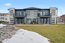 724 Rue des Des Carrières  Saint-Jean-Sur-Richelieu, QC J3B 2N8
