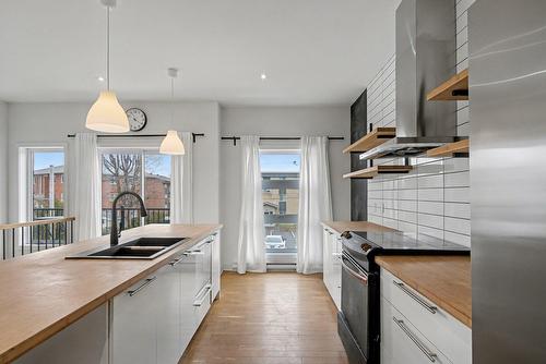 Kitchen - 724 Rue Des Des Carrières, Saint-Jean-Sur-Richelieu, QC - Indoor Photo Showing Kitchen With Double Sink