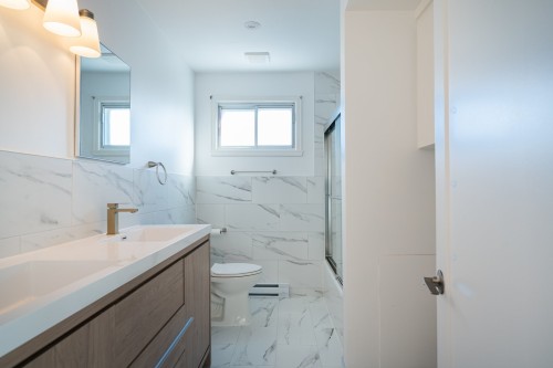 Bathroom - 1012 100E Avenue, Laval (Chomedey), QC - Indoor Photo Showing Bathroom