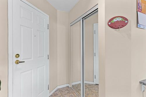 Hall d'entrée/Vestibule - 106-102 Crois. Richelieu, Châteauguay, QC - Indoor Photo Showing Other Room