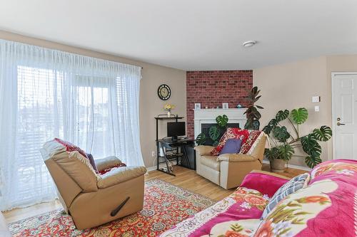 Salon - 106-102 Crois. Richelieu, Châteauguay, QC - Indoor Photo Showing Living Room