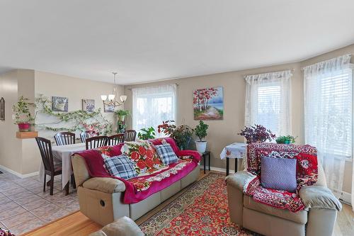 Salon - 106-102 Crois. Richelieu, Châteauguay, QC - Indoor Photo Showing Living Room
