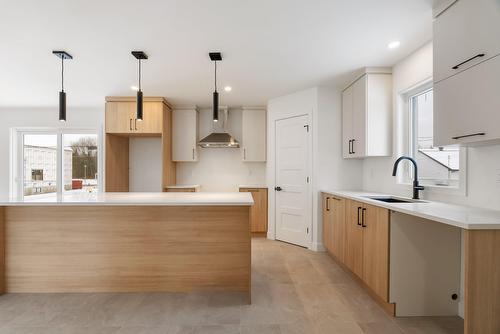 Cuisine - Rue Dugas, Québec (Beauport), QC - Indoor Photo Showing Kitchen With Upgraded Kitchen