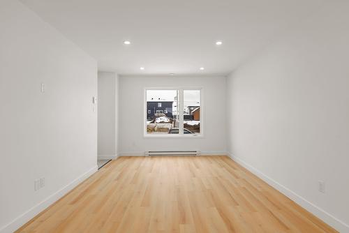 Salon - Rue Dugas, Québec (Beauport), QC - Indoor