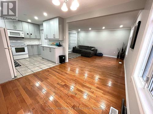 Uppers - Exclude Basement - 7043 Bonnie Street, Niagara Falls, ON - Indoor Photo Showing Kitchen