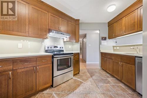 705 - 8 Christopher Court, Guelph (Kortright West), ON - Indoor Photo Showing Kitchen