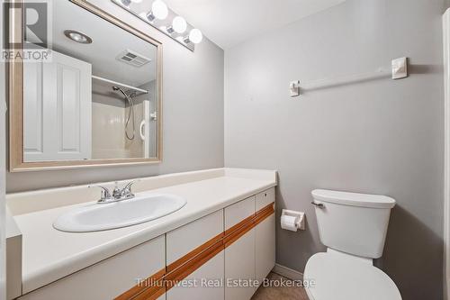 705 - 8 Christopher Court, Guelph (Kortright West), ON - Indoor Photo Showing Bathroom