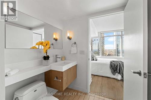 4511 - 25 Telegram Mews, Toronto, ON - Indoor Photo Showing Bathroom