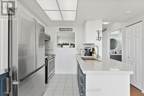 2009 - 7 Concorde Place, Toronto, ON - Indoor Photo Showing Kitchen