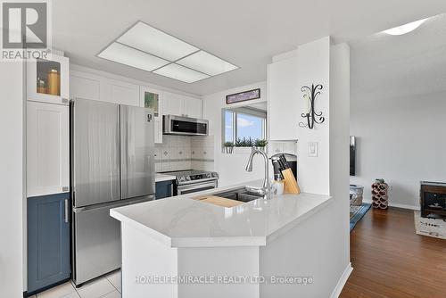 2009 - 7 Concorde Place, Toronto, ON - Indoor Photo Showing Kitchen With Upgraded Kitchen