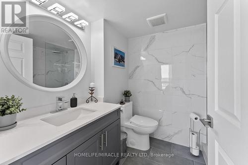 2009 - 7 Concorde Place, Toronto, ON - Indoor Photo Showing Bathroom