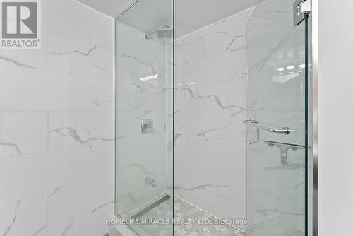 2009 - 7 Concorde Place, Toronto, ON - Indoor Photo Showing Bathroom