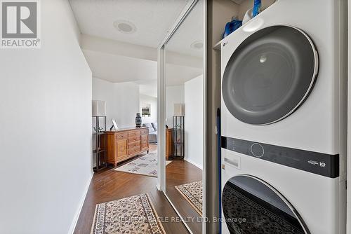 2009 - 7 Concorde Place, Toronto, ON - Indoor Photo Showing Laundry Room