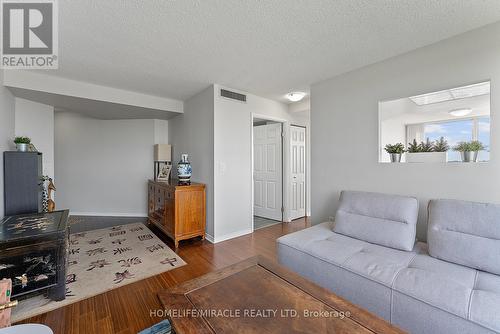 2009 - 7 Concorde Place, Toronto, ON - Indoor