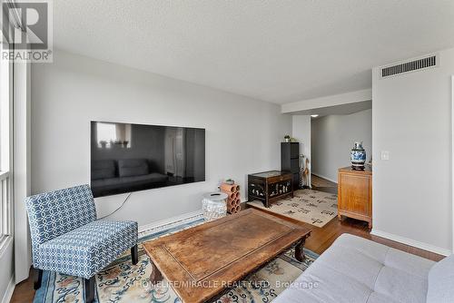 2009 - 7 Concorde Place, Toronto, ON - Indoor Photo Showing Living Room