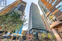 1809 - 15 GRENVILLE STREET N  Toronto, ON M4Y 1A1