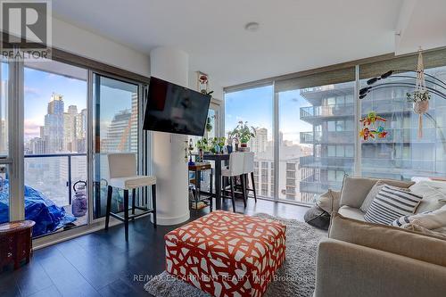 1809 - 15 Grenville Street N, Toronto, ON - Indoor Photo Showing Living Room